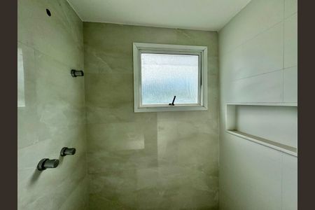 Casa de condomínio à venda com 222m², 4 quartos e 2 vagas Casa de condomínio à venda com 222m², 4 quartos e 2 vagasBanheiro da Suíte