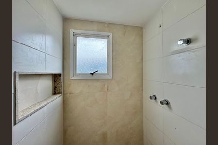 Casa de condomínio à venda com 222m², 4 quartos e 2 vagas Casa de condomínio à venda com 222m², 4 quartos e 2 vagasBanheiro da Suíte 2