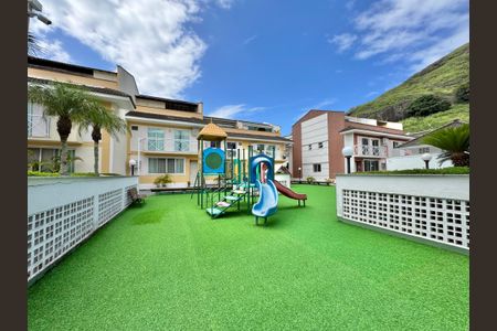 Casa de condomínio à venda com 222m², 4 quartos e 2 vagas Casa de condomínio à venda com 222m², 4 quartos e 2 vagasÁrea comum