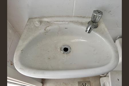 Casa de condomínio à venda com 222m², 4 quartos e 2 vagas Casa de condomínio à venda com 222m², 4 quartos e 2 vagasTerraço - Lavabo