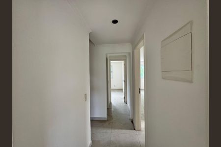 Casa de condomínio à venda com 222m², 4 quartos e 2 vagas Casa de condomínio à venda com 222m², 4 quartos e 2 vagasCorredor