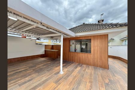 Casa de condomínio à venda com 222m², 4 quartos e 2 vagas Casa de condomínio à venda com 222m², 4 quartos e 2 vagasÁrea comum
