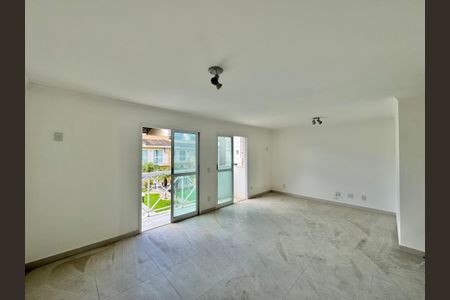 Casa de condomínio à venda com 222m², 4 quartos e 2 vagas Casa de condomínio à venda com 222m², 4 quartos e 2 vagasSuíte