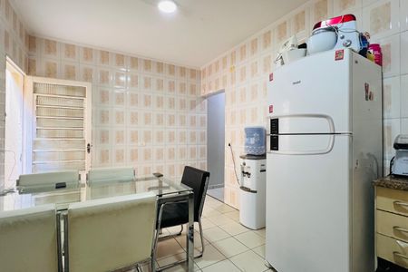 Casa à venda com 300m², 2 quartos e 2 vagas Casa à venda com 300m², 2 quartos e 2 vagasCozinha
