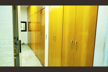 Apartamento à venda com 63m², 2 quartos e 1 vaga Apartamento à venda com 63m², 2 quartos e 1 vagaCloset da Suíte