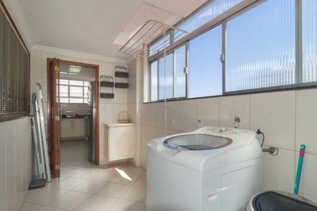 Apartamento à venda com 136m², 3 quartos e 1 vagaÁrea de Serviço