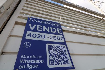 Casa à venda com 190m², 3 quartos e 4 vagasFachada - placa 