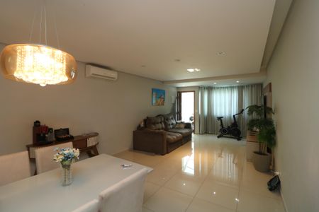 Casa à venda com 190m², 3 quartos e 4 vagasSala