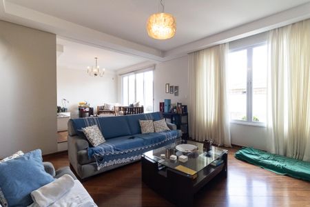 Casa à venda com 600m², 3 quartos e 7 vagas Casa à venda com 600m², 3 quartos e 7 vagasSala