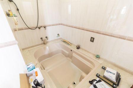 Casa à venda com 600m², 3 quartos e 7 vagas Casa à venda com 600m², 3 quartos e 7 vagasBanheiro da Suíte 1