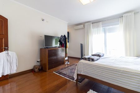 Casa à venda com 600m², 3 quartos e 7 vagas Casa à venda com 600m², 3 quartos e 7 vagasSuíte 1