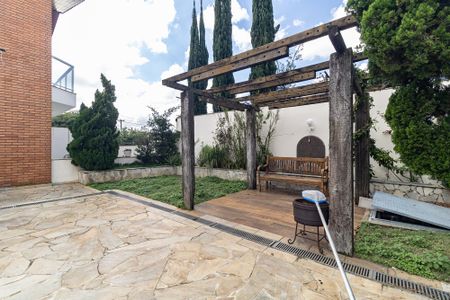 Casa à venda com 600m², 3 quartos e 7 vagas Casa à venda com 600m², 3 quartos e 7 vagasJardim