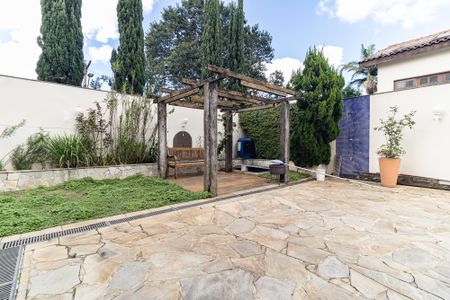 Casa à venda com 600m², 3 quartos e 7 vagas Casa à venda com 600m², 3 quartos e 7 vagasJardim