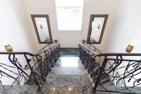 Casa à venda com 600m², 3 quartos e 7 vagas Casa à venda com 600m², 3 quartos e 7 vagasHall