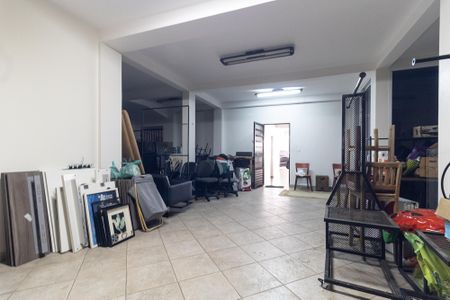 Casa à venda com 600m², 3 quartos e 7 vagas Casa à venda com 600m², 3 quartos e 7 vagas Área comum Salão da Garagem