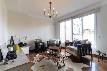 Casa à venda com 600m², 3 quartos e 7 vagas Casa à venda com 600m², 3 quartos e 7 vagasSala