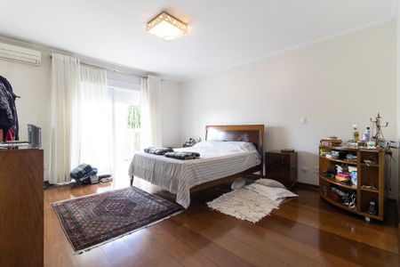 Casa à venda com 600m², 3 quartos e 7 vagas Casa à venda com 600m², 3 quartos e 7 vagasSuíte 1