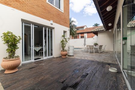 Casa à venda com 600m², 3 quartos e 7 vagas Casa à venda com 600m², 3 quartos e 7 vagasQuintal