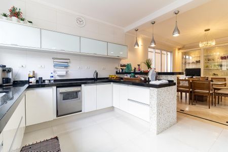 Casa à venda com 600m², 3 quartos e 7 vagas Casa à venda com 600m², 3 quartos e 7 vagasCozinha