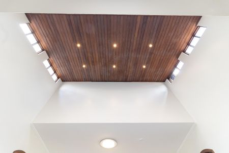 Casa à venda com 600m², 3 quartos e 7 vagas Casa à venda com 600m², 3 quartos e 7 vagasHall