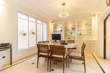 Casa à venda com 600m², 3 quartos e 7 vagas Casa à venda com 600m², 3 quartos e 7 vagasCopa