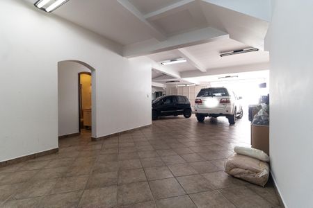 Casa à venda com 600m², 3 quartos e 7 vagas Casa à venda com 600m², 3 quartos e 7 vagasGaragem
