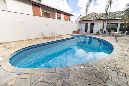 Casa à venda com 600m², 3 quartos e 7 vagas Casa à venda com 600m², 3 quartos e 7 vagasPiscina