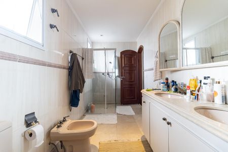 Casa à venda com 600m², 3 quartos e 7 vagas Casa à venda com 600m², 3 quartos e 7 vagasBanheiro da Suíte 1