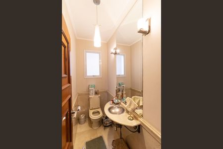 Casa à venda com 600m², 3 quartos e 7 vagas Casa à venda com 600m², 3 quartos e 7 vagasLavabo