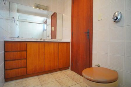 Apartamento à venda com 228m², 3 quartos e 2 vagasBanheiro da Suíte