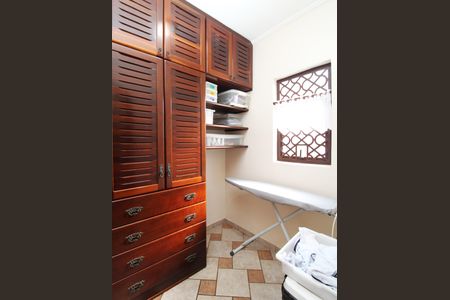 Casa à venda com 308m², 4 quartos e 4 vagasQuarto de Serviço