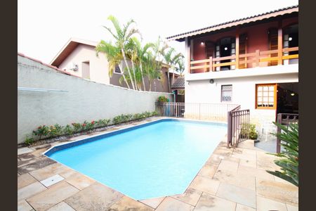 Casa à venda com 308m², 4 quartos e 4 vagasQuintal com Piscina