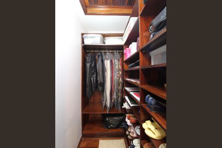 Casa à venda com 308m², 4 quartos e 4 vagasCloset Suíte 1