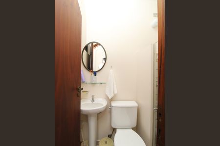 Casa à venda com 308m², 4 quartos e 4 vagasBanheiro de serviço