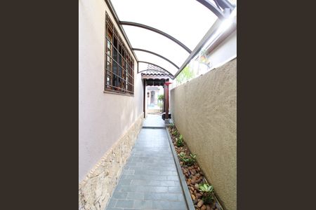 Casa à venda com 308m², 4 quartos e 4 vagasCorredor Lateral