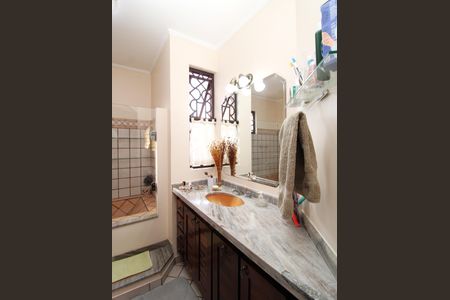 Casa à venda com 308m², 4 quartos e 4 vagasBanheiro da Suíte 2