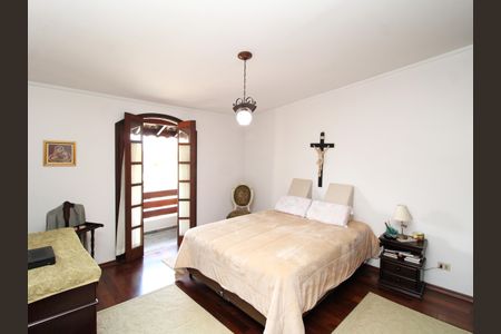 Casa à venda com 308m², 4 quartos e 4 vagasSuíte 2