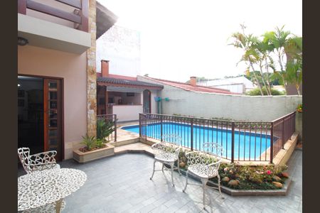 Casa à venda com 308m², 4 quartos e 4 vagasQuintal com Piscina