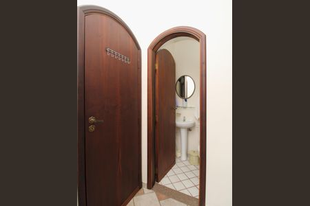 Casa à venda com 308m², 4 quartos e 4 vagasQuarto de Serviço