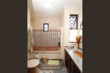 Casa à venda com 308m², 4 quartos e 4 vagasBanheiro da Suíte 2