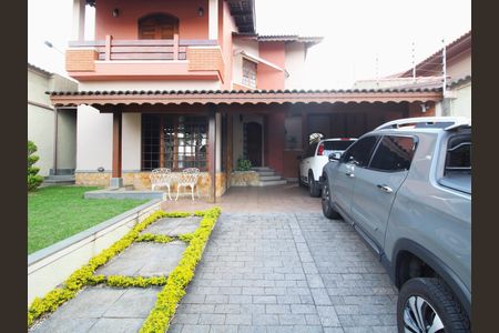 Casa à venda com 308m², 4 quartos e 4 vagasGaragem