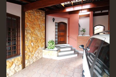 Casa à venda com 308m², 4 quartos e 4 vagasEntrada