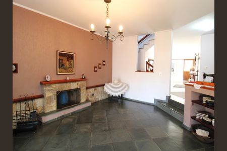 Casa à venda com 308m², 4 quartos e 4 vagasSala de TV