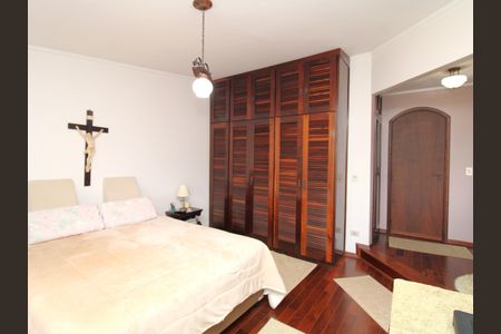 Casa à venda com 308m², 4 quartos e 4 vagasSuíte 2