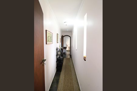 Casa à venda com 308m², 4 quartos e 4 vagasCorredor 