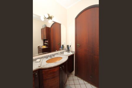 Casa à venda com 308m², 4 quartos e 4 vagasBanheiro Social