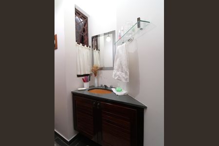 Casa à venda com 308m², 4 quartos e 4 vagasLavabo 