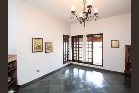 Casa à venda com 308m², 4 quartos e 4 vagasSala de TV