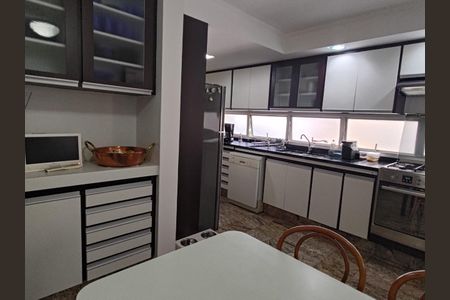 Apartamento à venda com 215m², 4 quartos e 2 vagas Apartamento à venda com 215m², 4 quartos e 2 vagasFoto 59