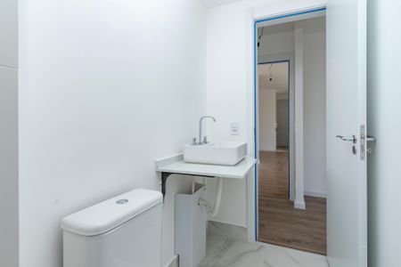 Apartamento à venda com 76m², 2 quartos e 1 vaga Apartamento à venda com 76m², 2 quartos e 1 vagaBanheiro da Suíte 1